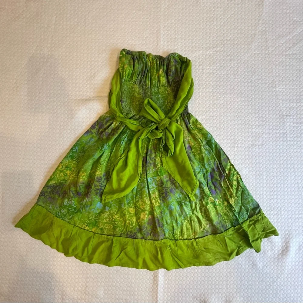 Pretty lightweight dress. Figure forgiving. Cute with sandals. Sz L (runs small) - Picture 7 of 11